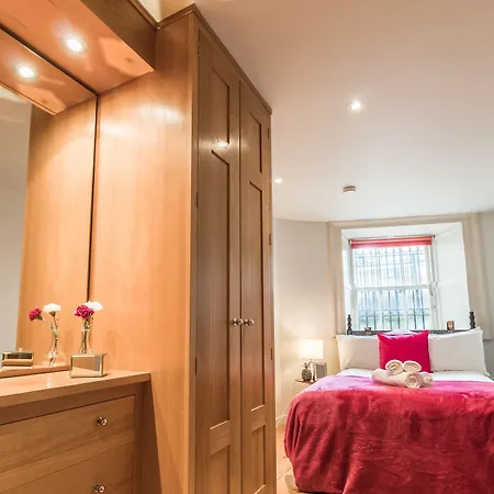 5starstay The Oscar Wilde *